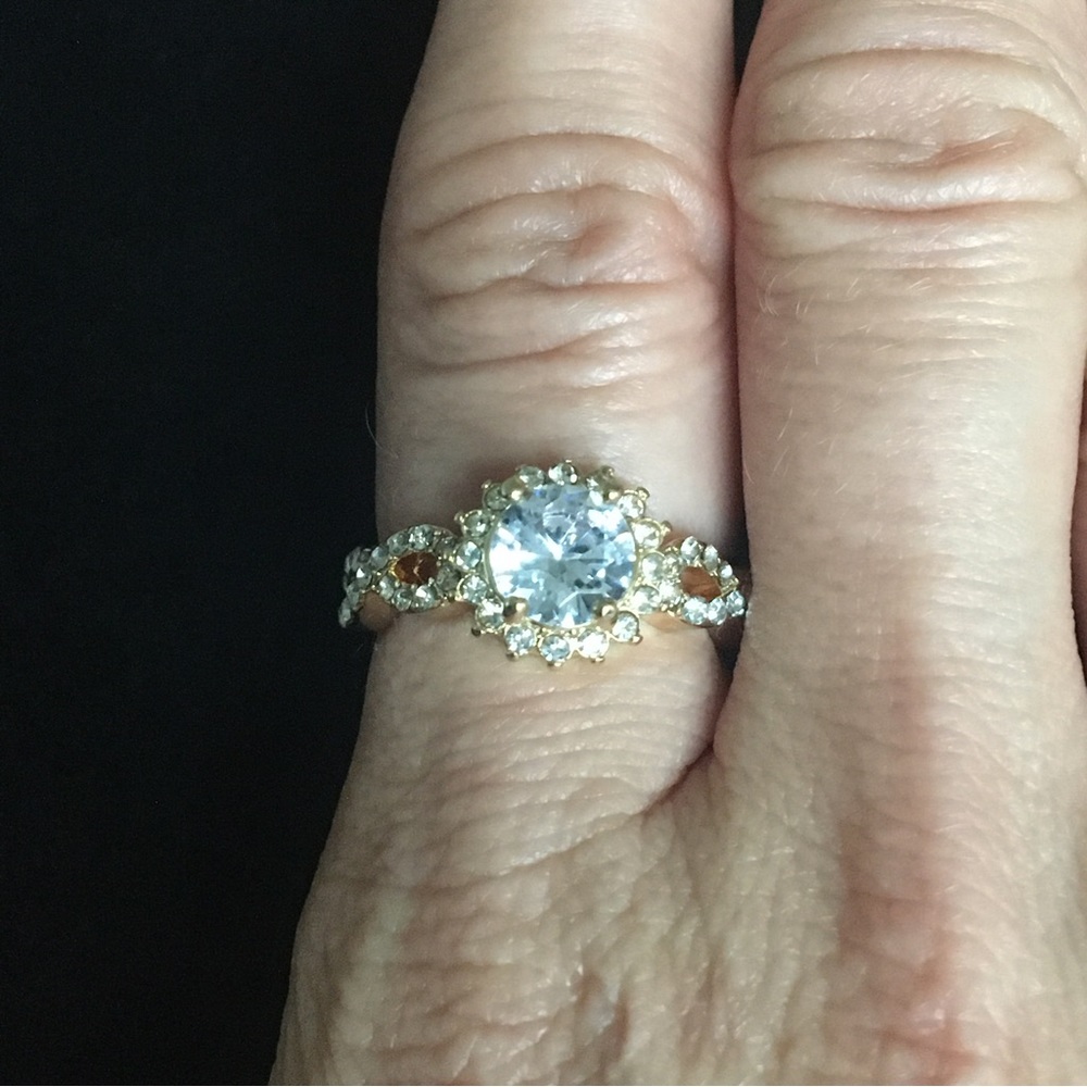 Gorgeous Round Cubic Zirconia Fashion Wedding Ring